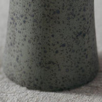 Vase droit vert patiné